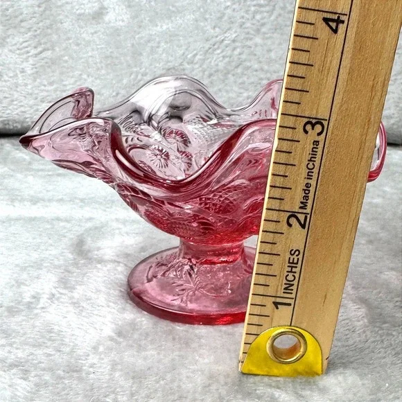 Fenton Ruby Pink Vintage Strawberry Pattern Pedestal Compote Ruffled Edge Glass - Picture 4 of 12